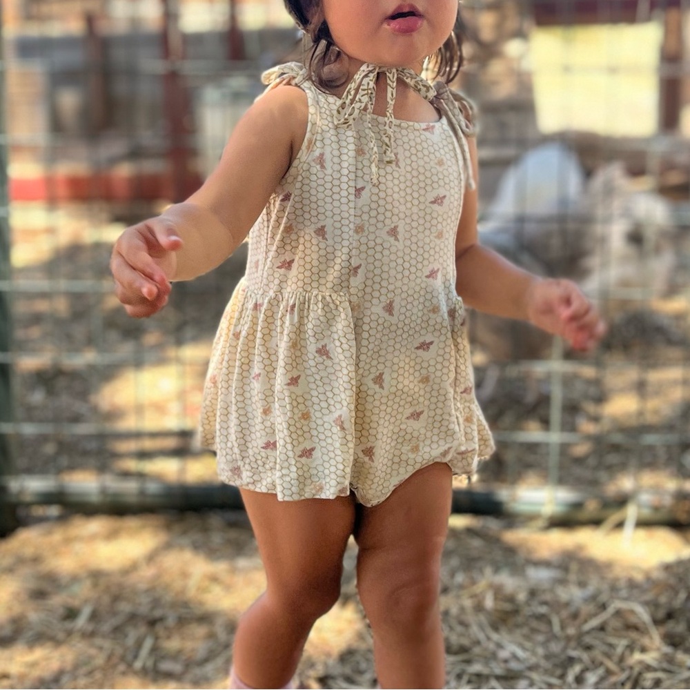 Kate Quinn Sleeveless Romper with Honeycomb and Bee Print